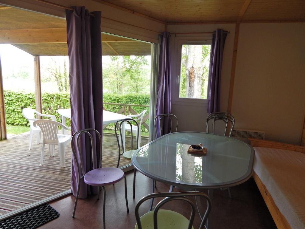Camping Du Moulin Hotel Meyrieu-les-Etangs Стая снимка